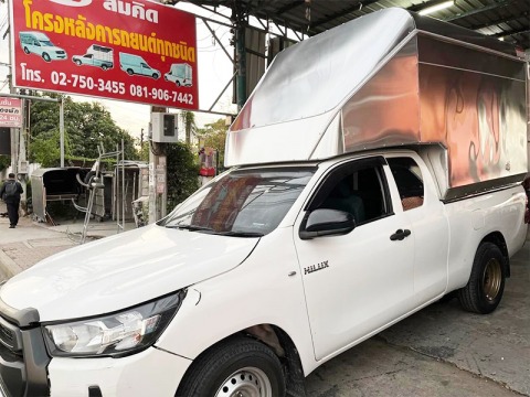 ช่างติดตั้งโครงหลังคารถยนต์ทุกชนิด